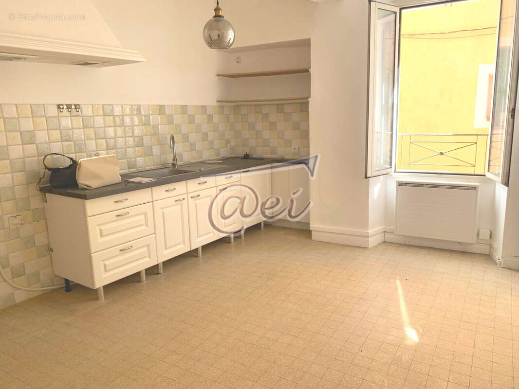 Appartement à SAINT-MAXIMIN-LA-SAINTE-BAUME