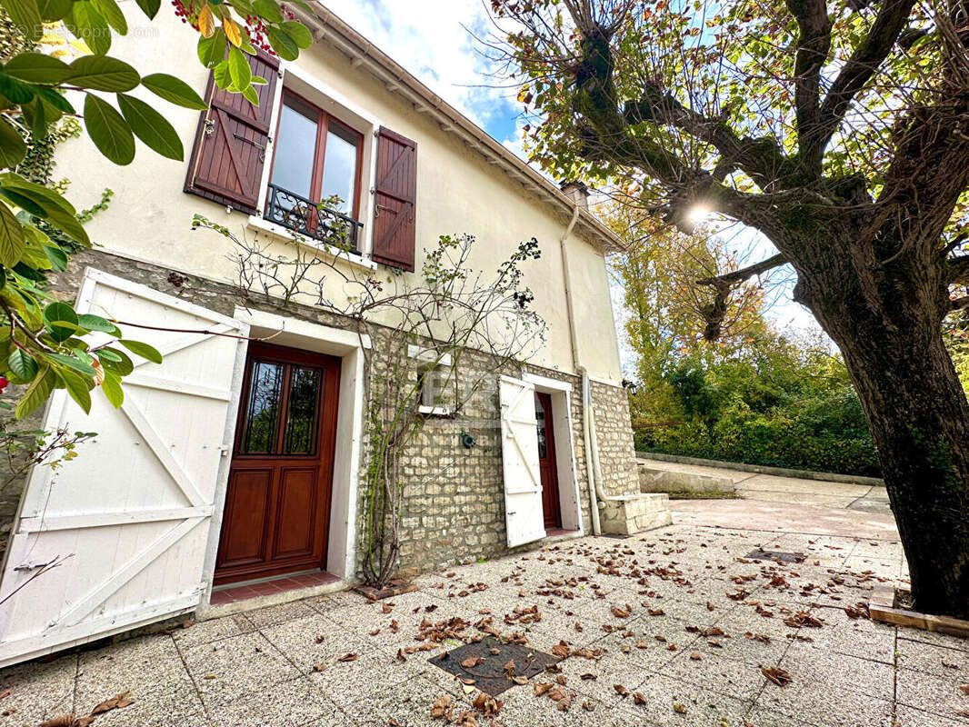 Maison à BAGNEAUX-SUR-LOING