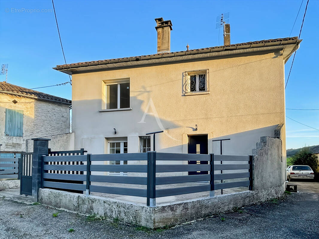Maison à MONTAIGU-DE-QUERCY
