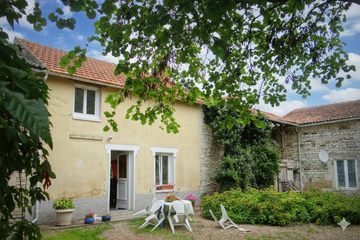 Maison à JAULNAY