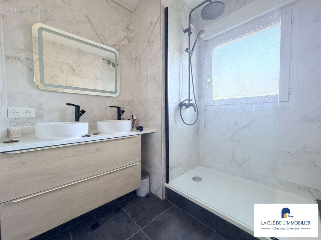 Appartement 81 m² à Quimper  - photo 6
