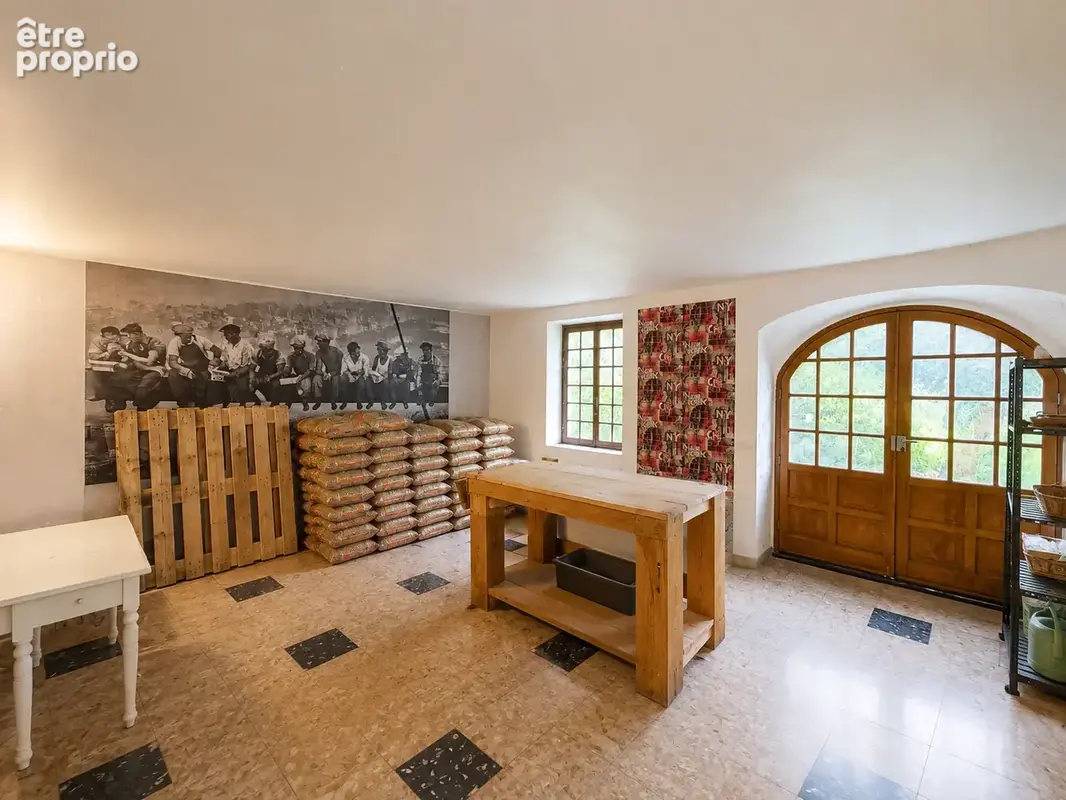 Propriété historique 312 m2 élevée sur caves voûtées, garage et plus de 1 000 m2 de terrain - photo 25