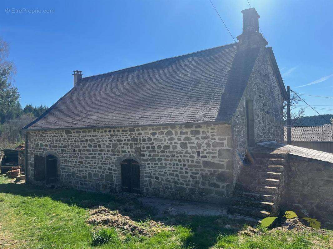 Maison à SAINT-HILAIRE-LES-COURBES