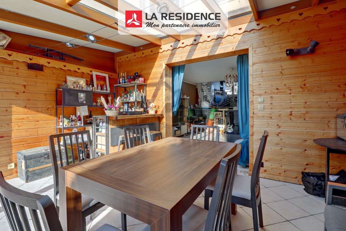 Maison à JOUY-LE-MOUTIER