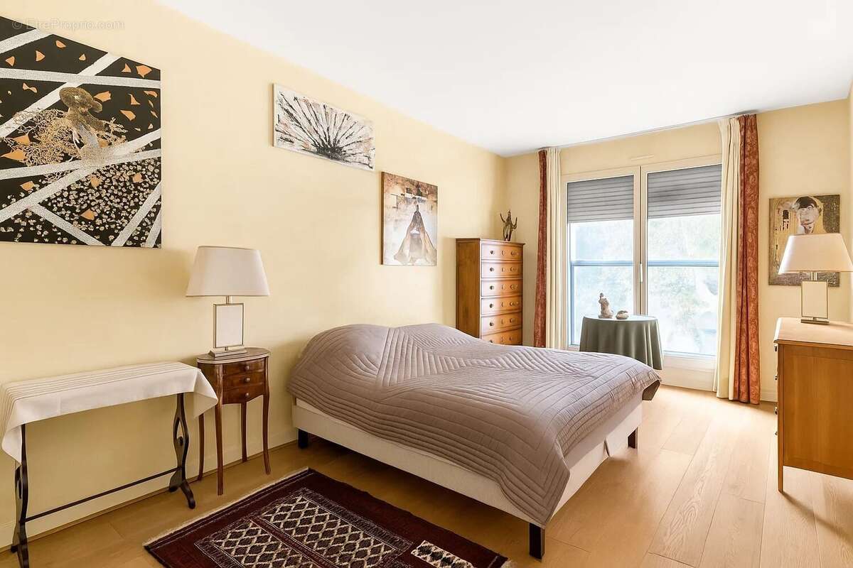 Appartement à LEVALLOIS-PERRET