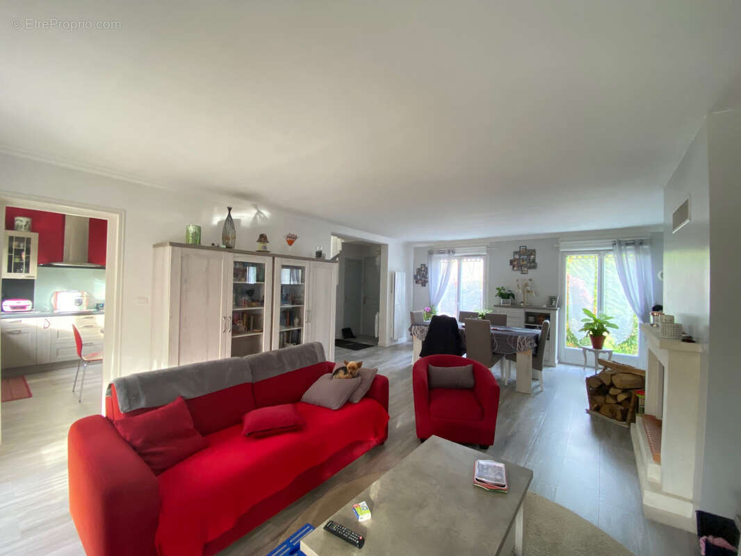 Maison à LA QUEUE-LES-YVELINES