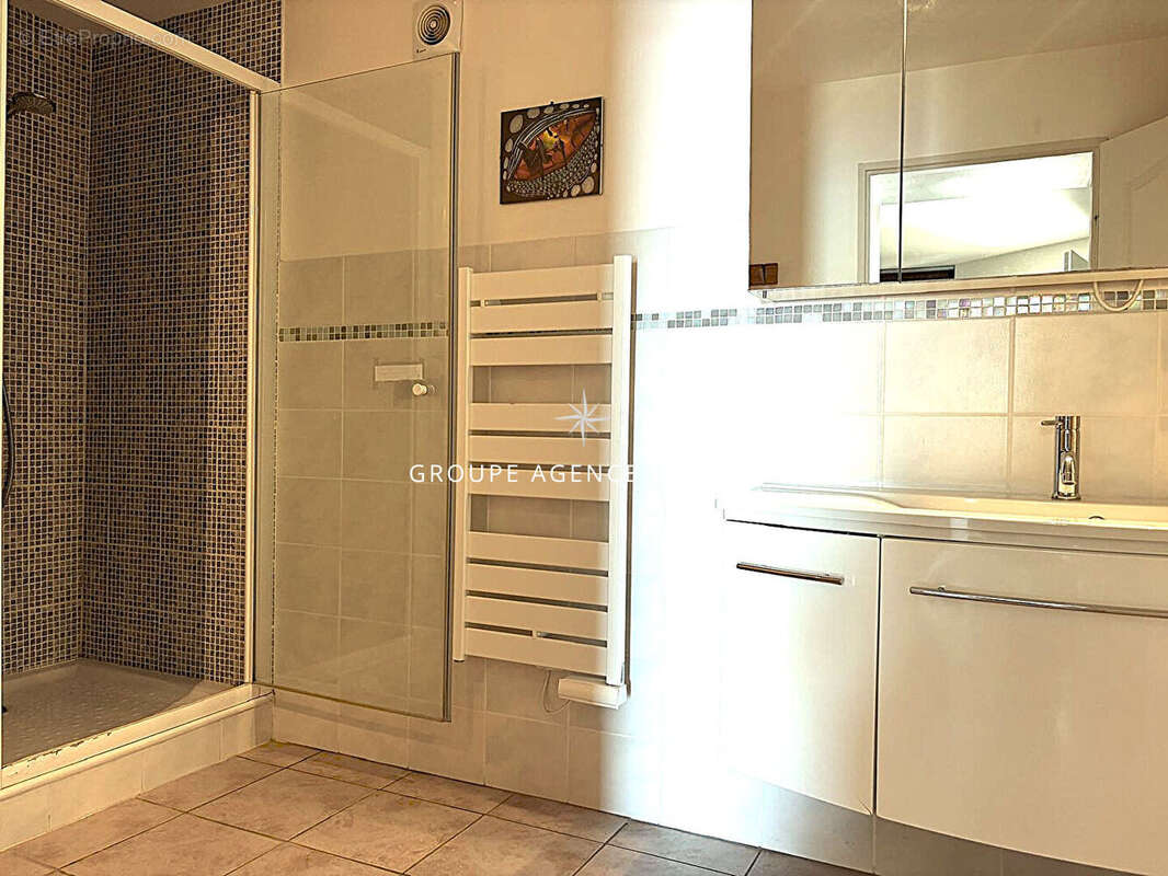 A vendre villa "beaumont" 4 chambres 2 appartements piscine parkings aux issambres - photo 17