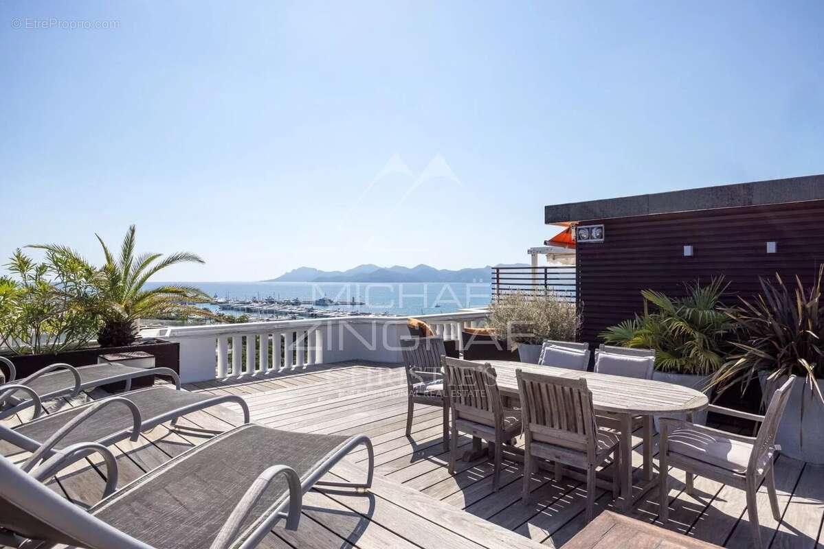 CO-EXCLUSIVITE - Cannes - Croisette - Penthouse avec toit terrasse de 120m2 - photo 11