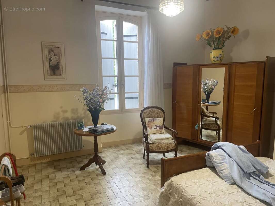 Propriete en pierre avec un batiment de 550 m2 avec terrain - photo 7