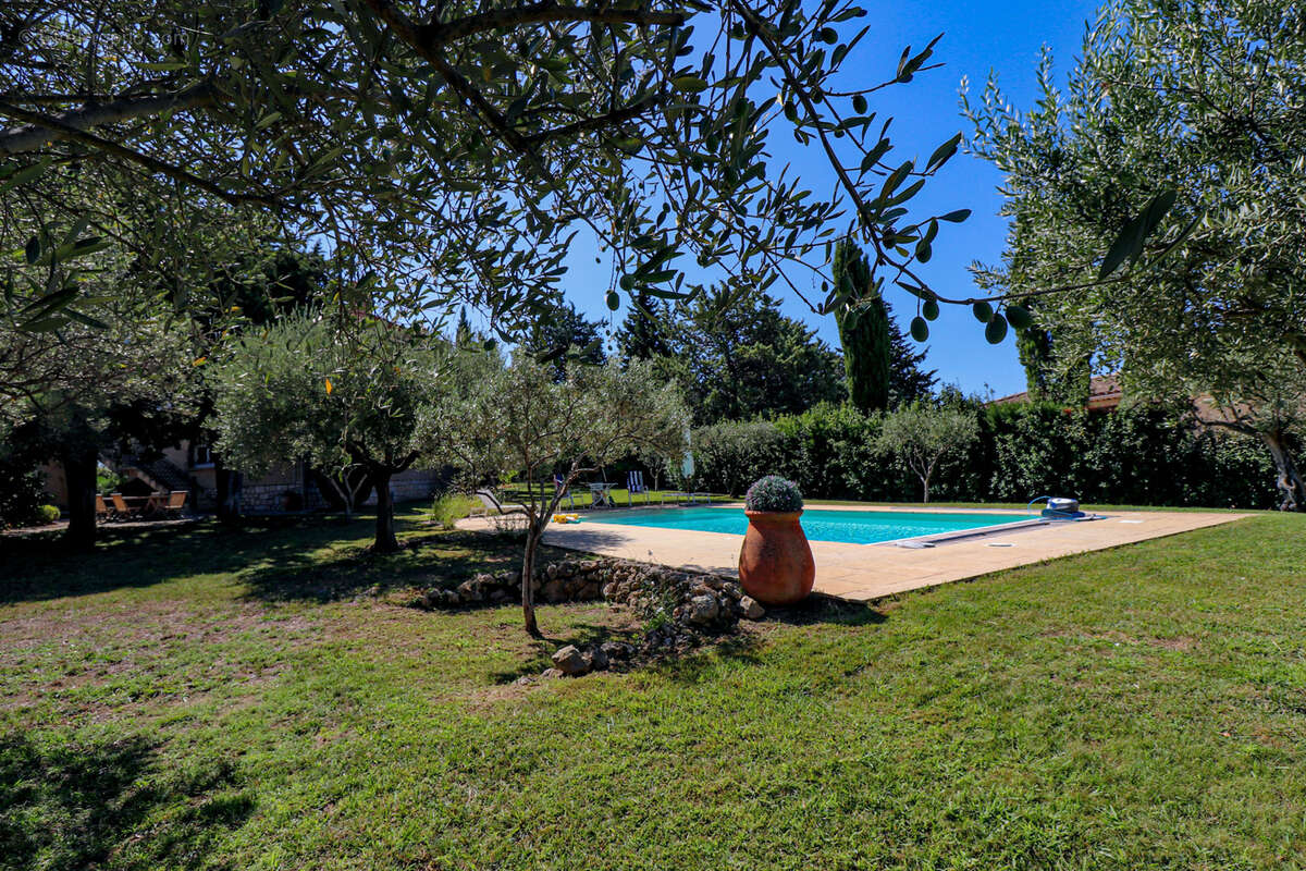 Villa 5 chambres sur terrain 2000m2 avec piscine à 2 pas du village de flayosc - photo 37