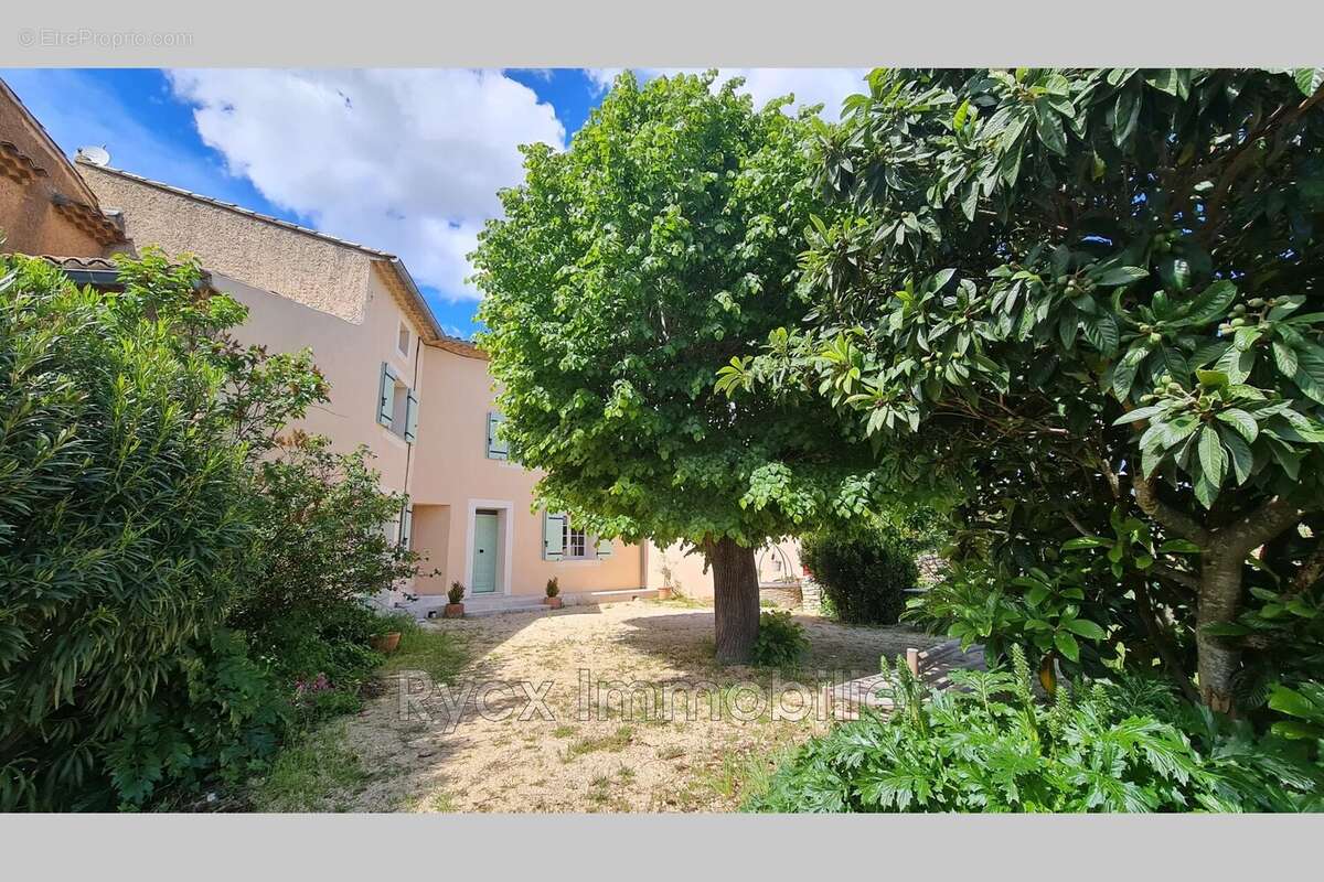 Maison 98 m² à Saint-Saturnin-Les-Apt  - photo 2