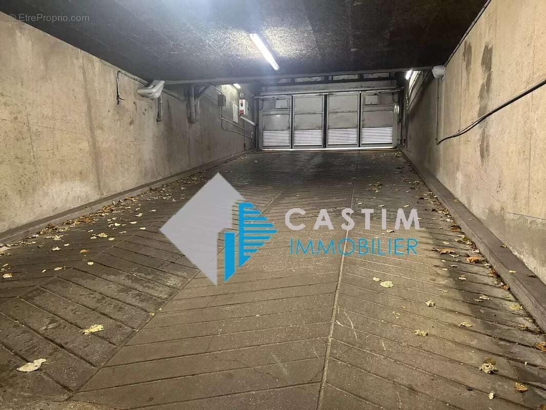 Parking à PARIS-14E