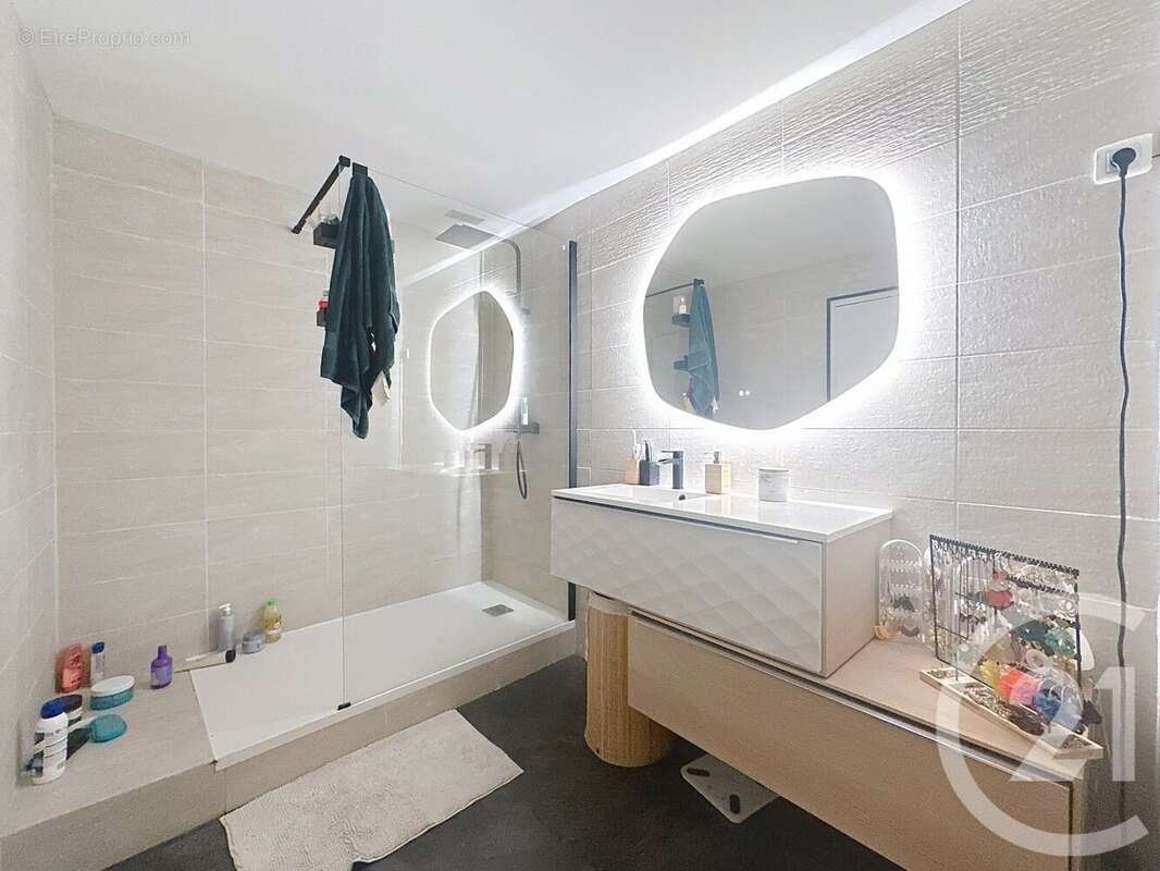 Photo 4 - Appartement à COURNONTERRAL