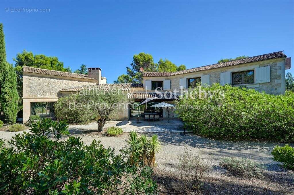 Une maison d'architecte en pierre face aux Alpilles - photo 2