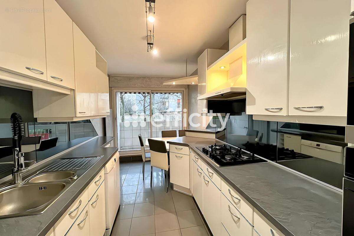 Appartement à LYON-8E