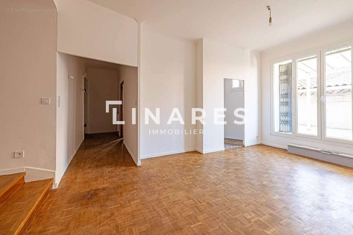 Appartement à MARSEILLE-7E