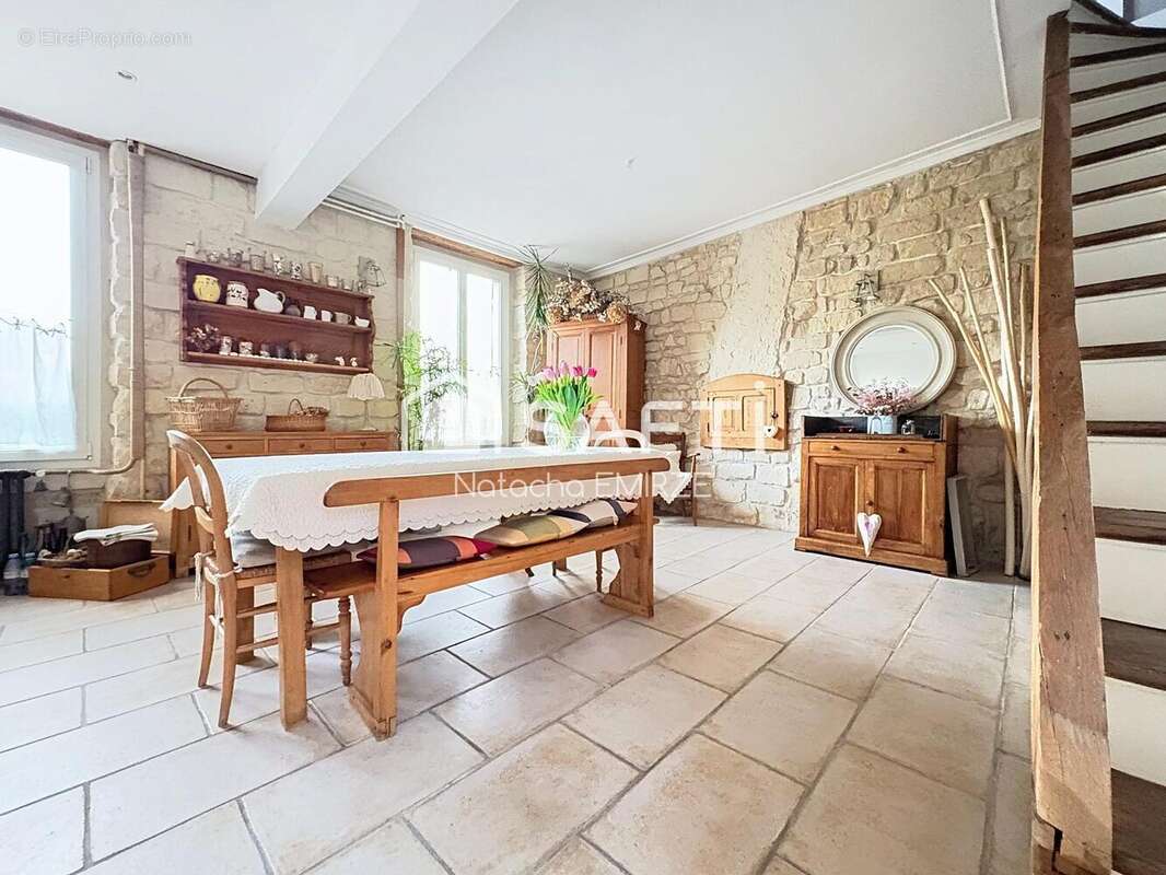 Photo 8 - Maison à LE MESNIL-LE-ROI