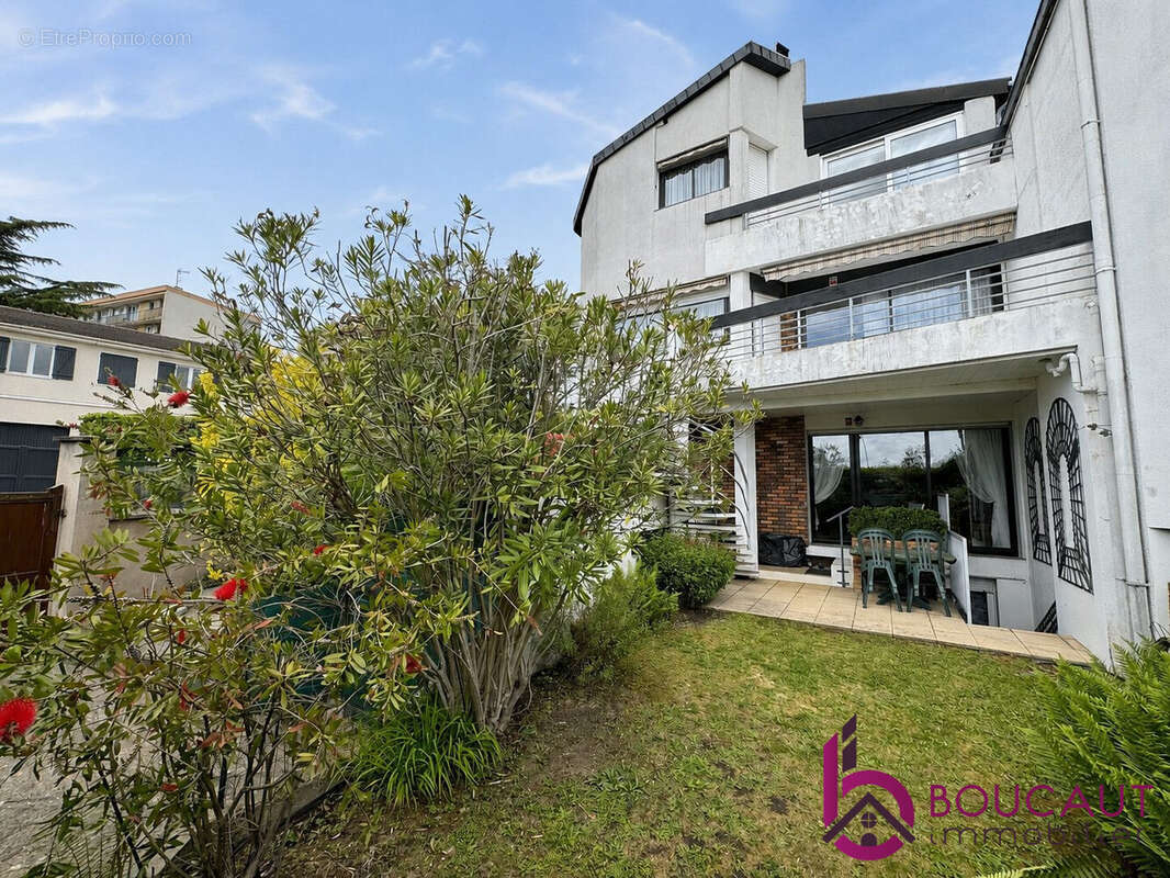 Maison 202 m² à Le Plessis-Robinson  - photo 4
