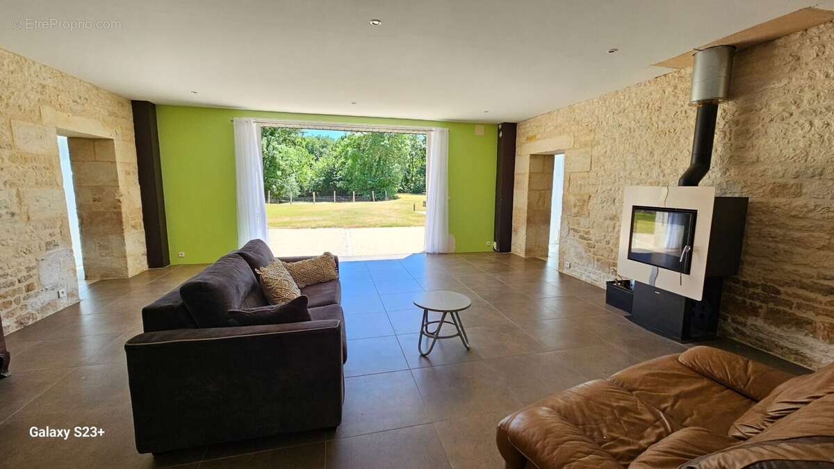 Maison 400 m² à Aiffres  - photo 5