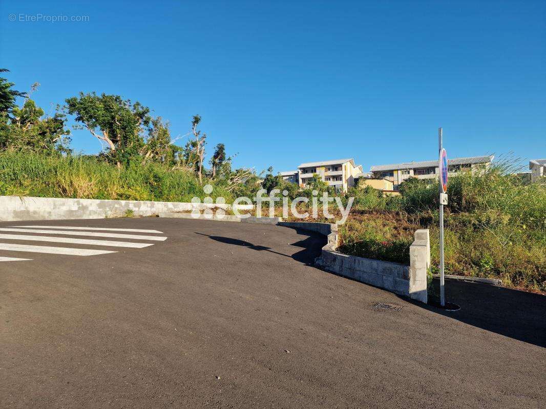 Terrain à SAINT-BENOIT