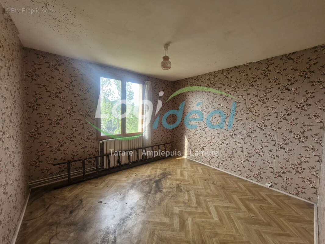 Maison à restaurer entièrement avec vue panoramique, le tout sur  presque 3000m2 de terrain - photo 17