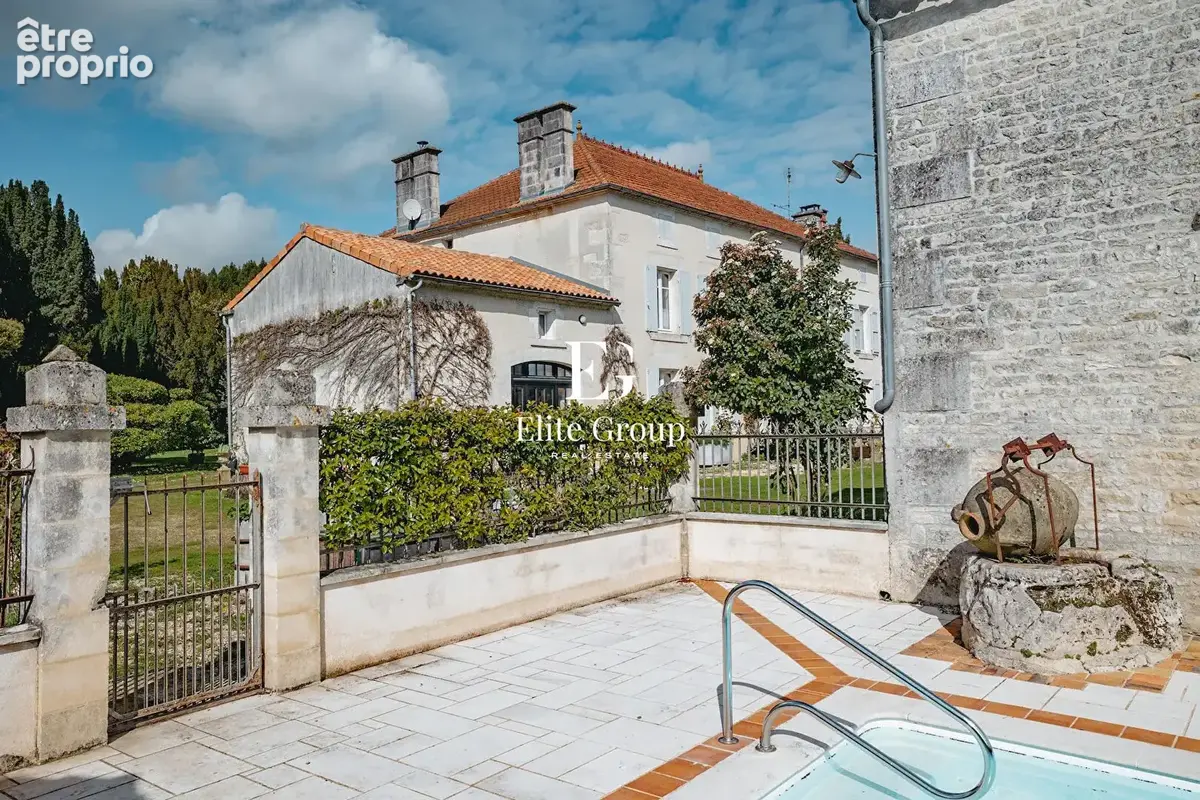 A vendre - authentique propriete charentaise a proximite de jarnac et de cognac - 11 pieces - 440m2 - photo 15