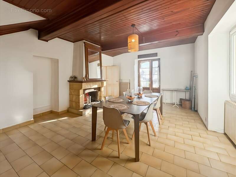 Maison à VIC-FEZENSAC
