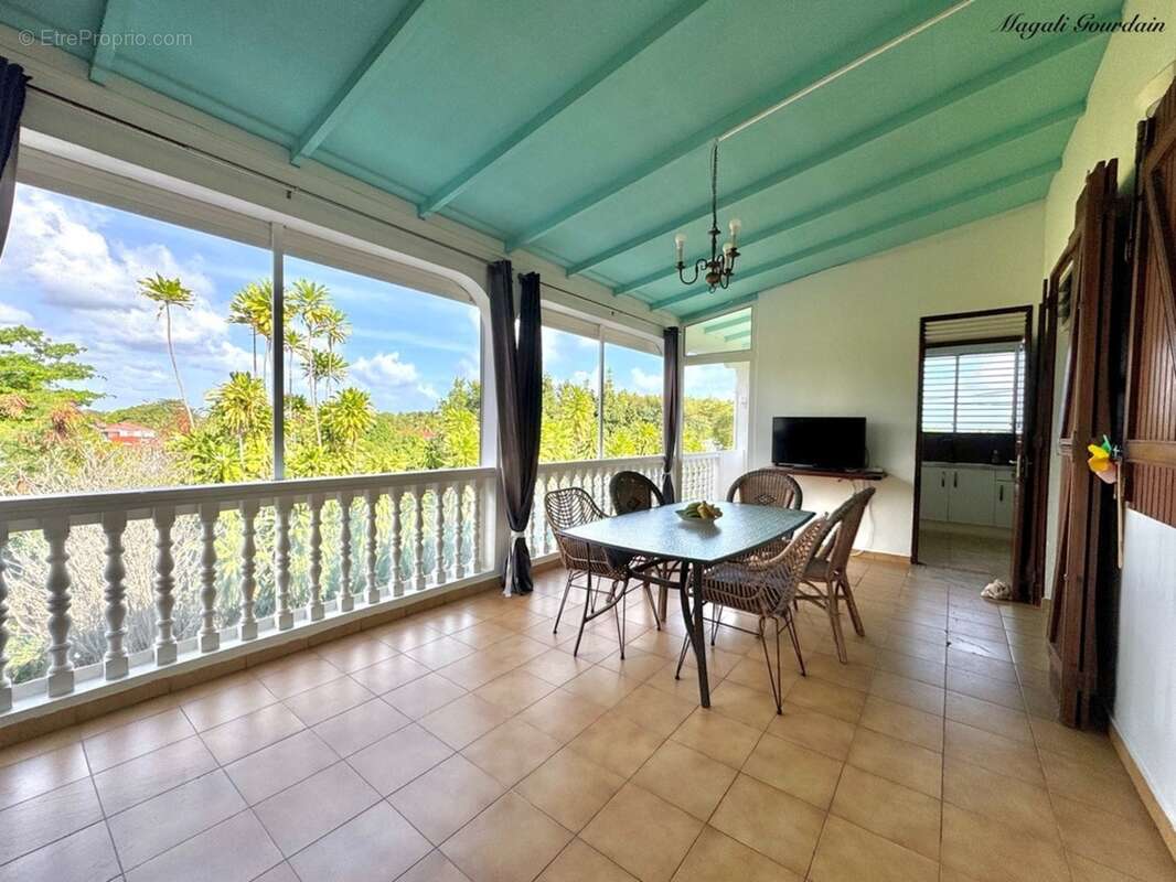 A vendre - propriété avec deux habitations indépendantes au cœur d’un jardin tropical à sainte-anne - photo 3