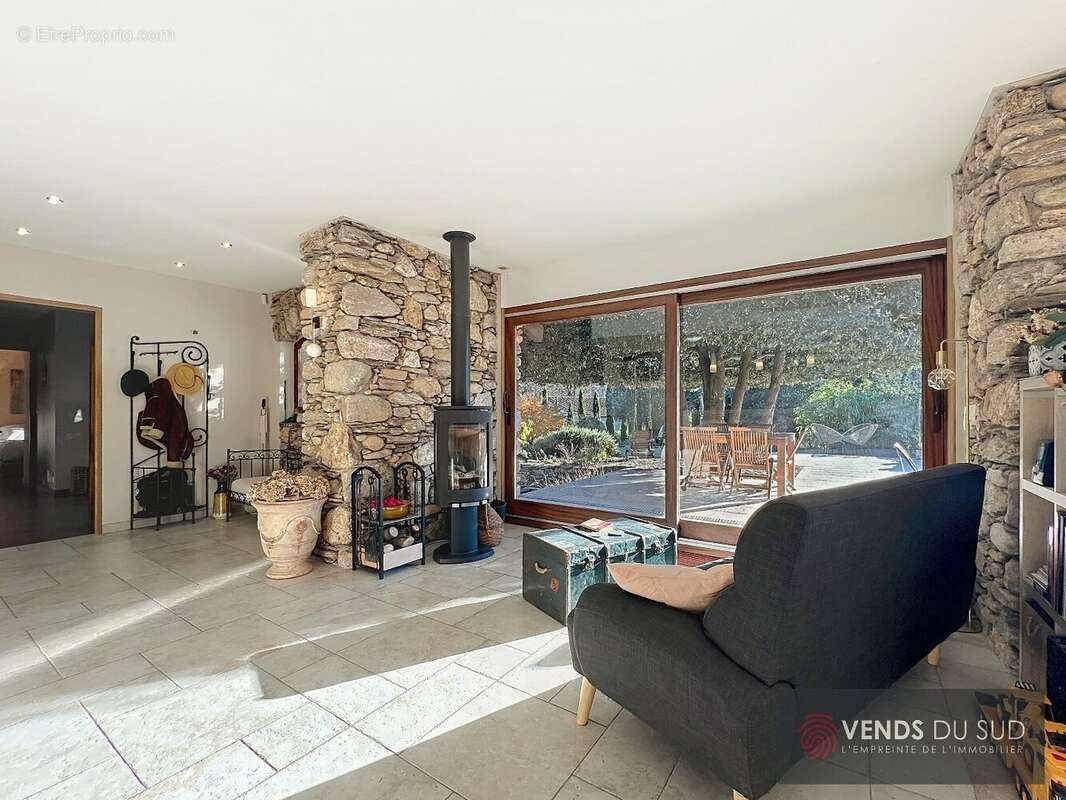 Maison à COLOMBIERES-SUR-ORB