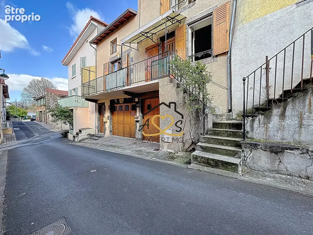 Maison de bourge avec garages - caves - balcon - dallet 63111 - photo 2