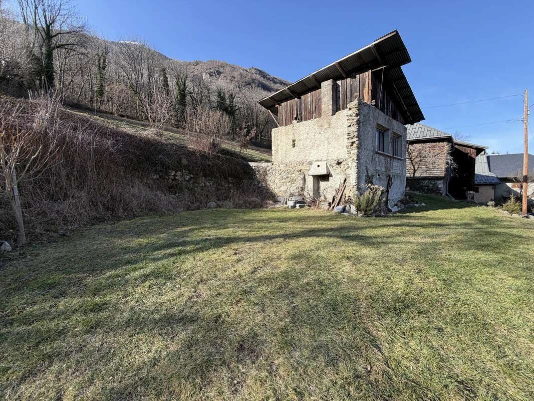 Maison à SAINT-ETIENNE-DE-CUINES