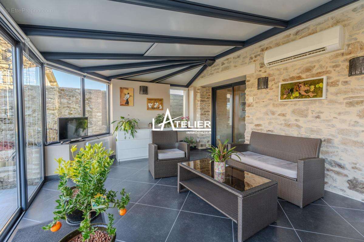 Maison en pierre avec dépendances - gros potentiel - photo 6