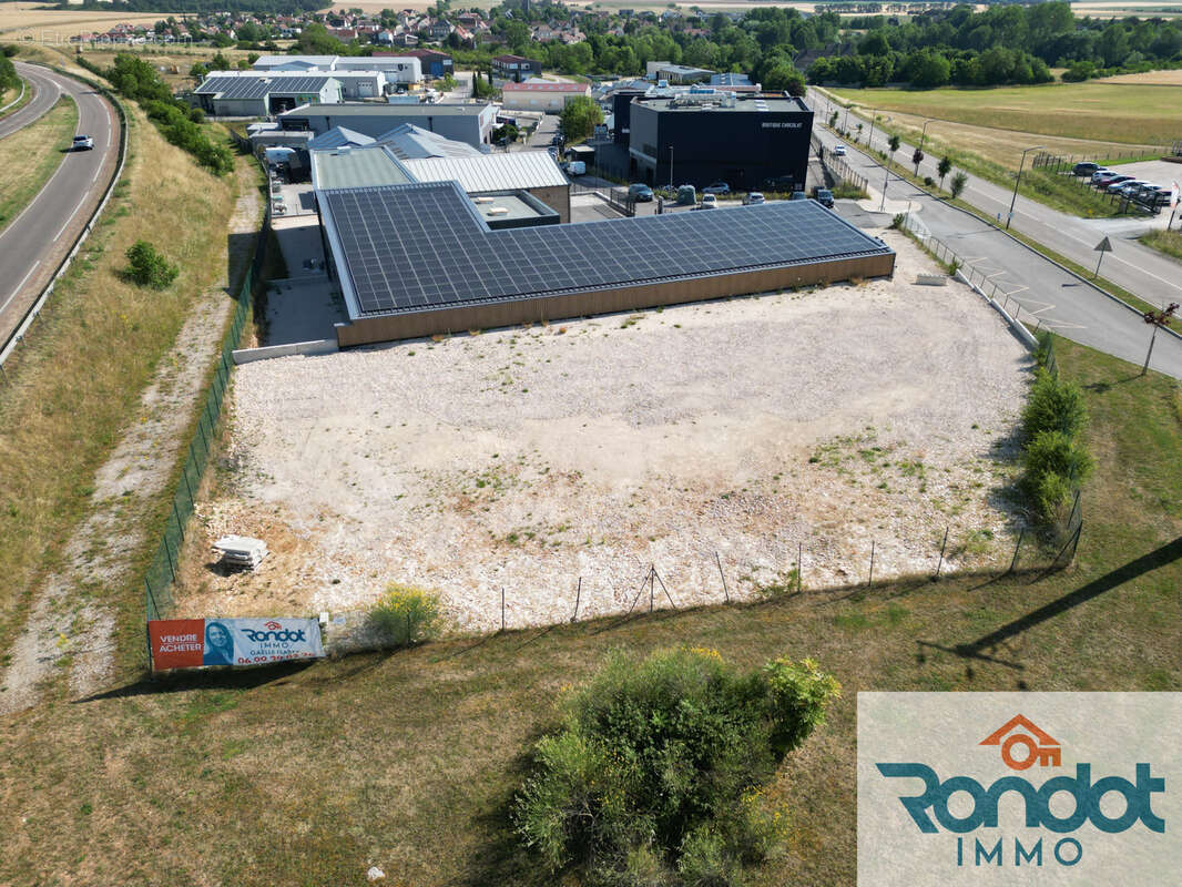 Terrain a batir professionnel 1170 m2 - photo 2