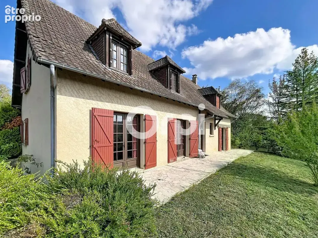 Maison À Vendre sur les hauteurs de Terrasson ! - photo 1