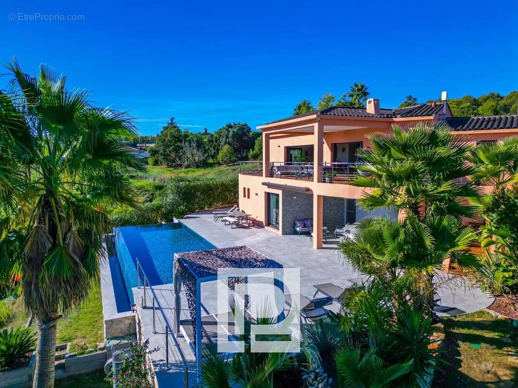 Maison à MANDELIEU-LA-NAPOULE