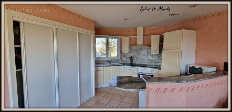 Maison à BAGE-LE-CHATEL