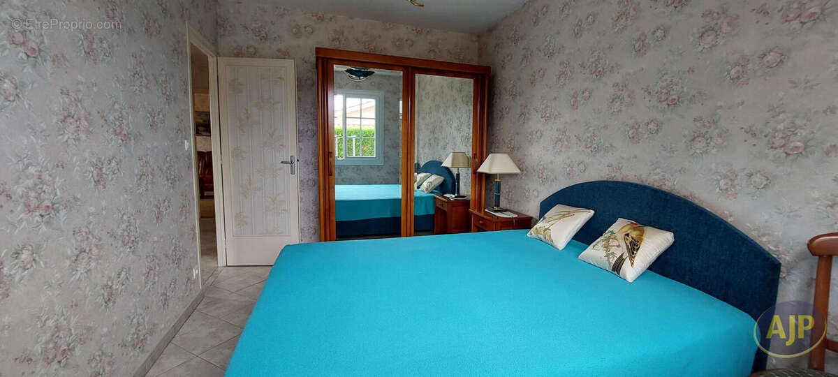 Maison à SAINT-JEAN-D'ILLAC