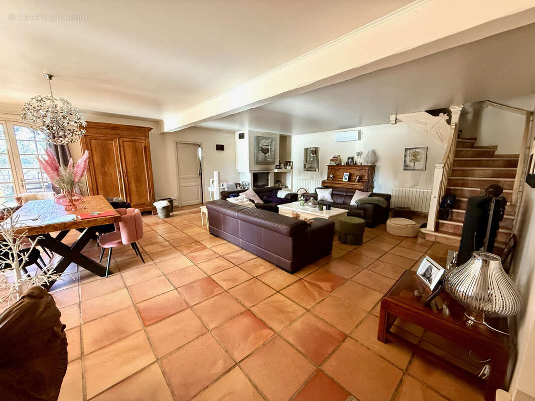 Maison à SUZE-LA-ROUSSE