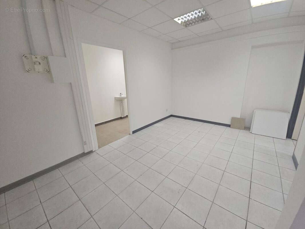 Commerce 53 m² à Saint-Andre  - photo 2