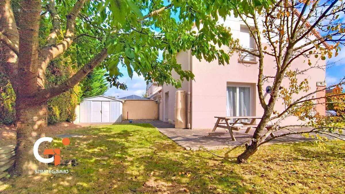 Maison à SAINT-ETIENNE-DU-ROUVRAY