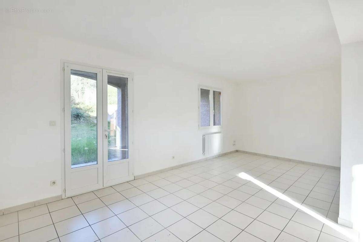 Maison lumineuse avec jardin à Saint-Julien-les-Rosiers - photo 14