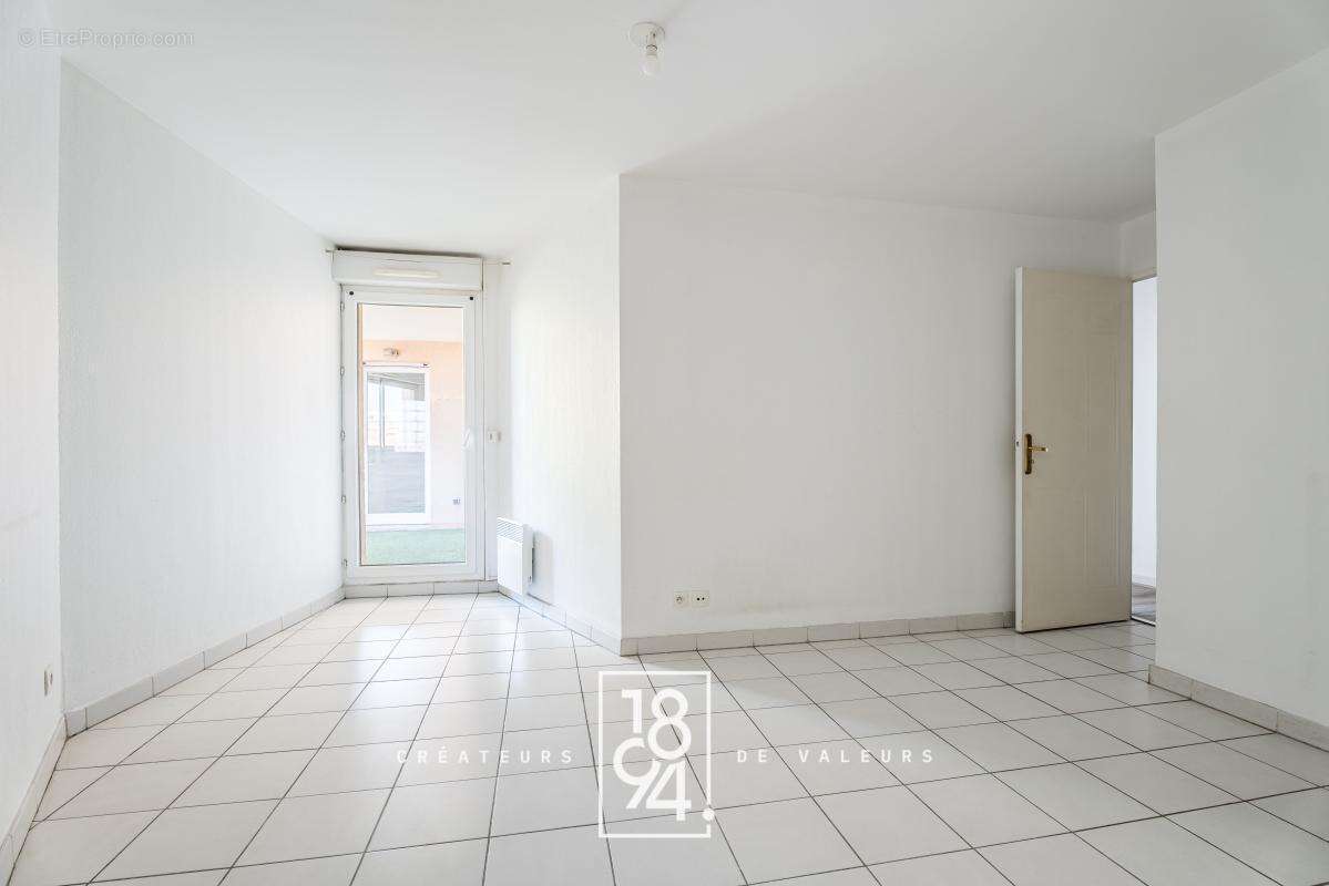 Appartement  type 3  61 m2  Garage  Ascenceur  terrasse 7m2 - photo 8