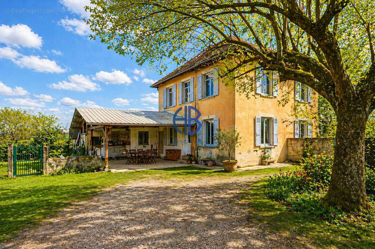 Maison à LA TOUR-DU-PIN