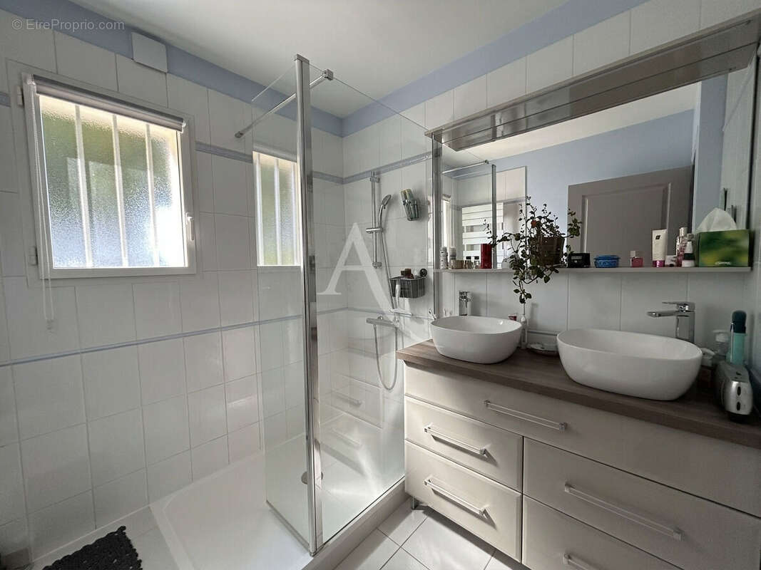 Maison familiale d'environ 179 m² en plein coeur de Saint-André-des-Eaux - photo 9