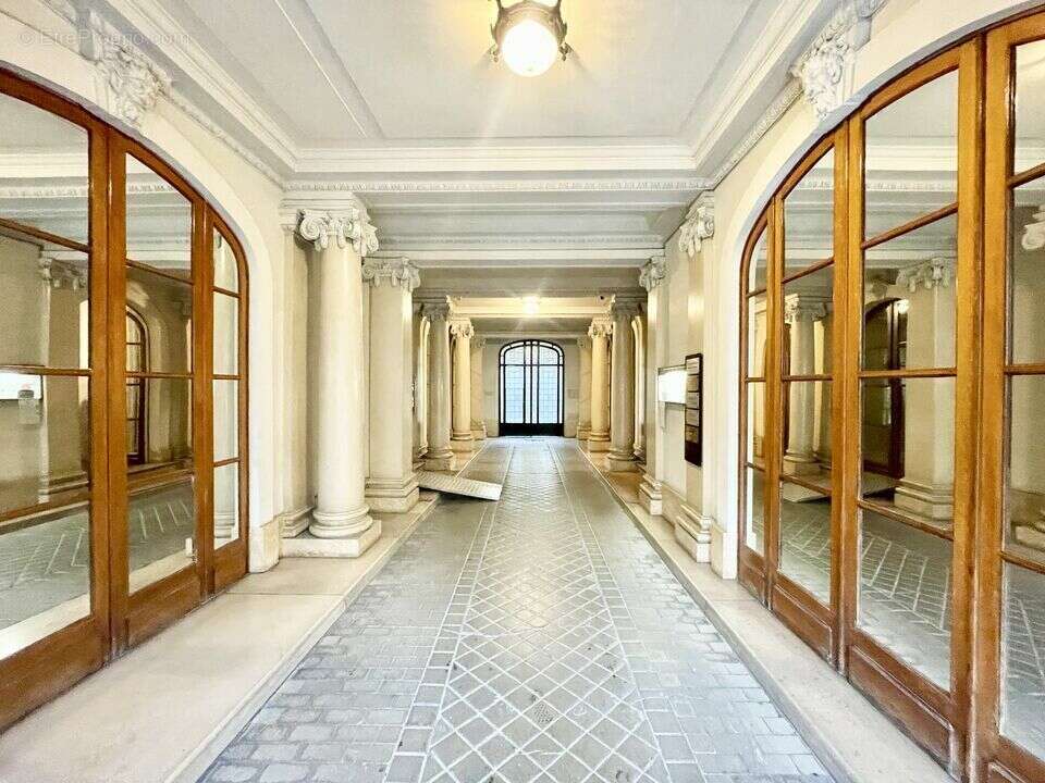 Commerce à PARIS-17E