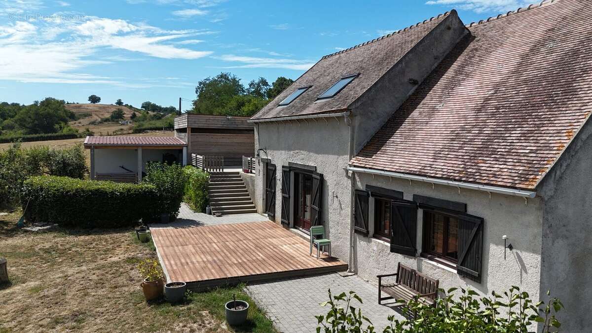 Maison 150 m² à Bellenaves  - photo 3