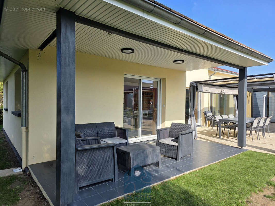 Villa de plain-pied 6 pièces avec piscine couverte, garage, carport et terrain - photo 15