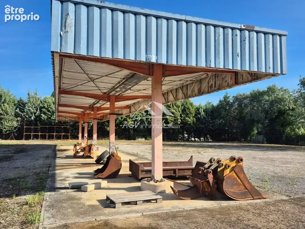 Bureau, maison sur 6 000 m² de terrain en bord de route. - photo 3
