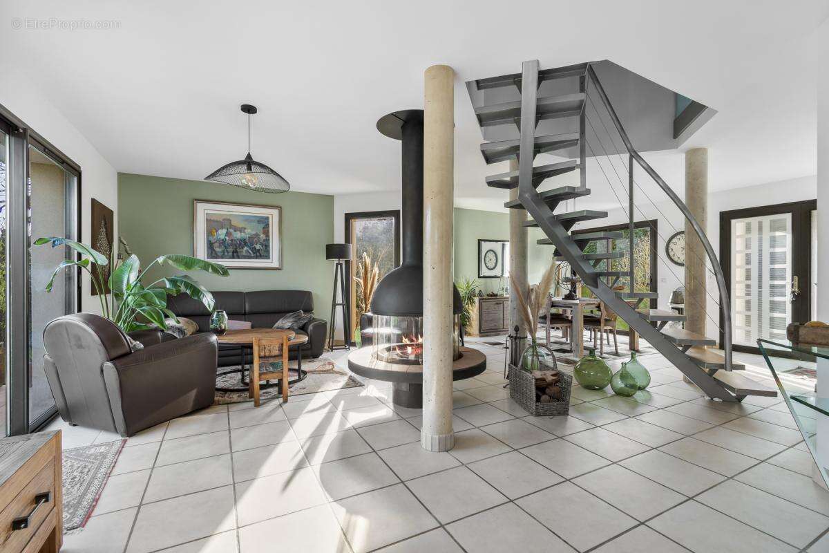 Maison à CRESPIERES