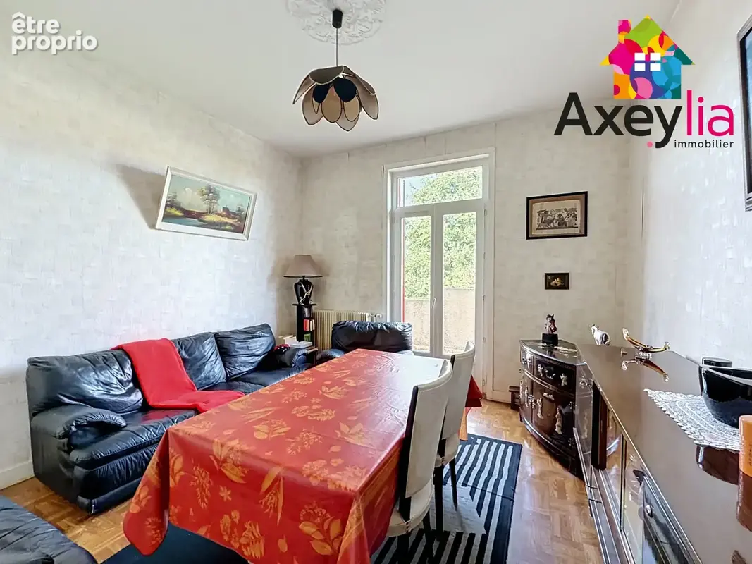 A vendre - riorges - maison élevée sur sous-sol avec deux chambres, garage, terrasse et terrain - photo 5